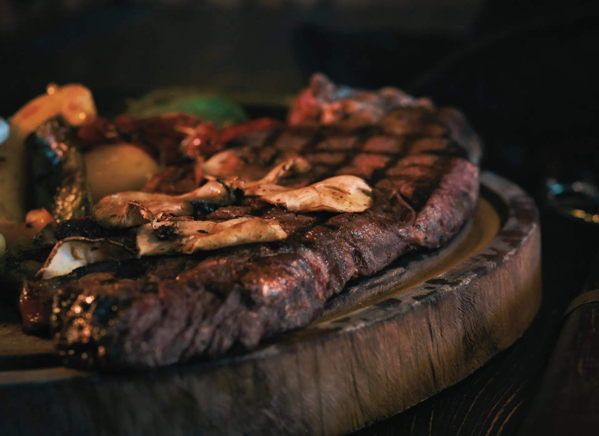 Gegrild vlees op de houtskoolgrill bij Restaurant Buenos Aires